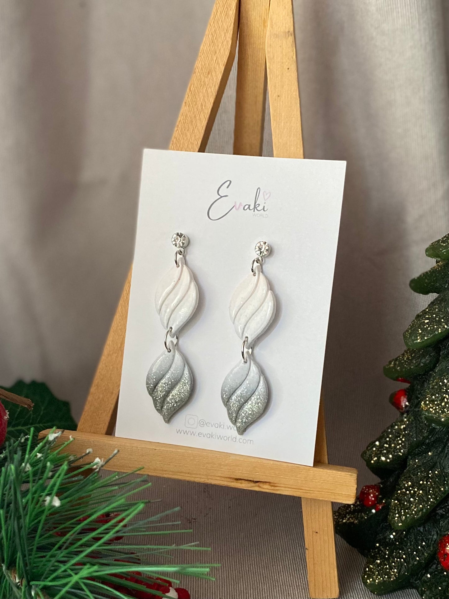 Festive Waves in Silver & White